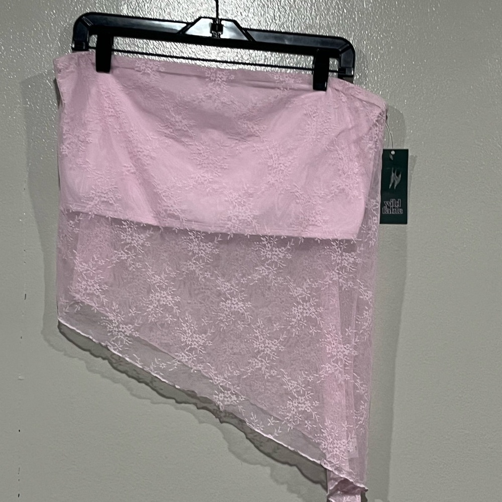 NWT!  Women’s Lace Asymmetrical tank top.    Pink.  XL